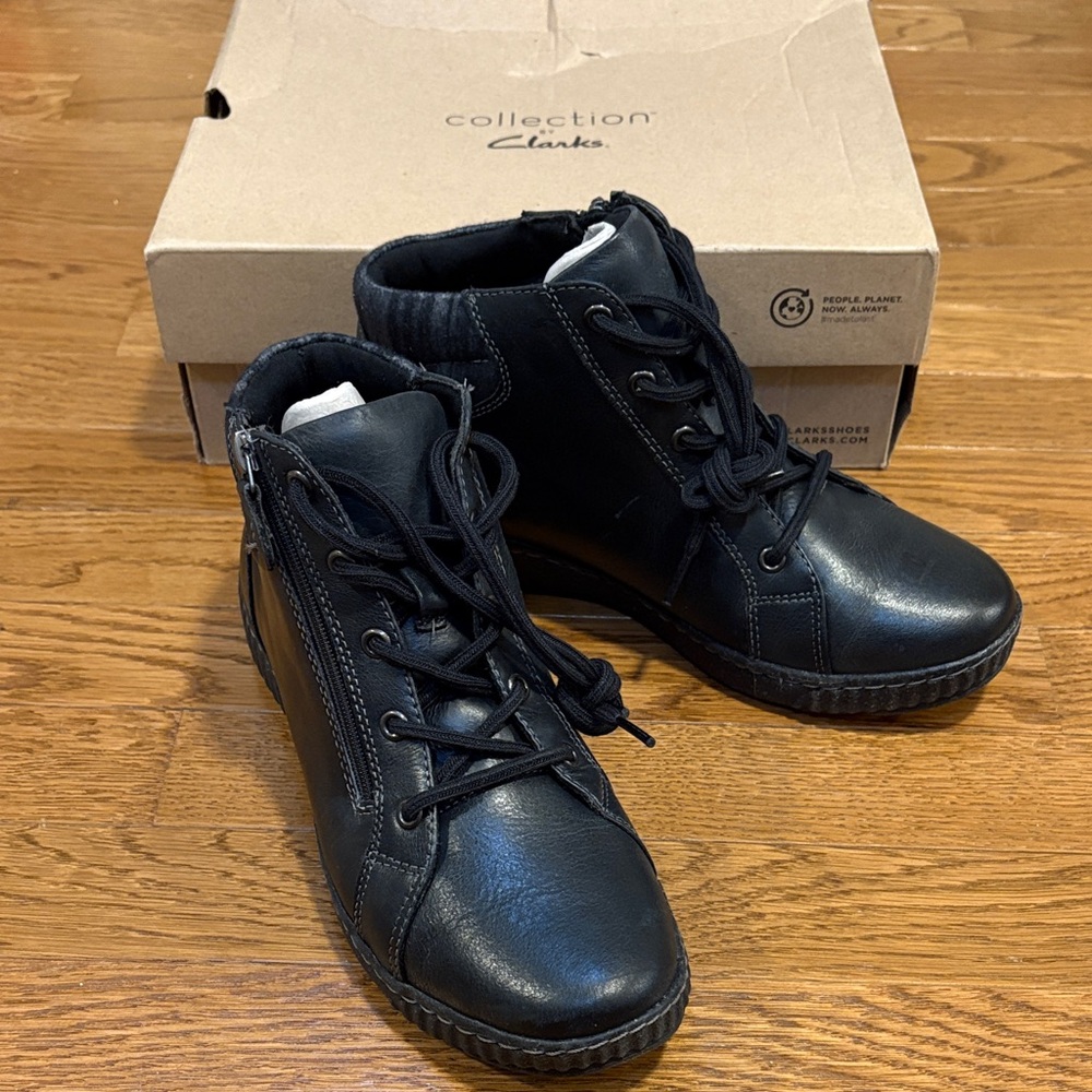 Clark’s | NWT Caroline Park Black Leather Boots Zip Up US Women’s 9M New In Box